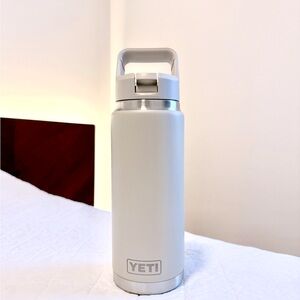 Yeti CAPE TAUPE Rambler 26 oz Insulated Water Bottle w/ Color Matched Straw Cap
